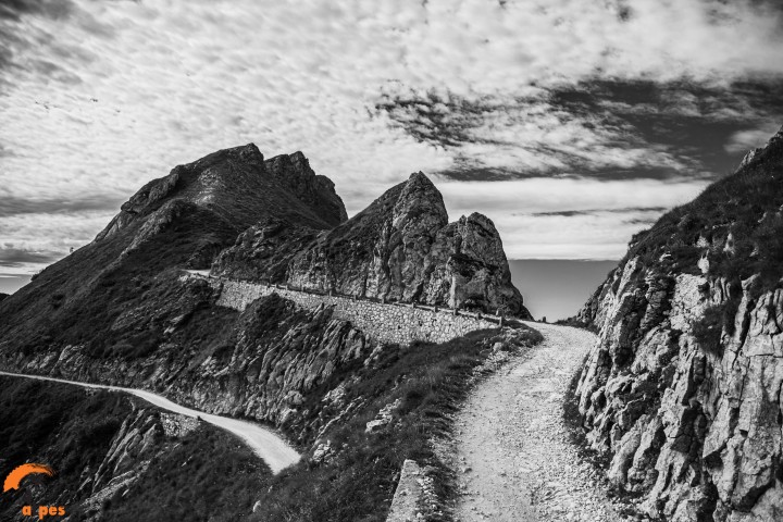 Raid 4L la grande traversée des Alpes 2027. 4alpes 2027. 12ème édition !