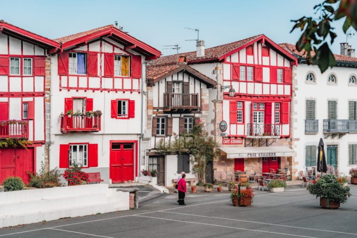 Rallye touristique GT coupés sports / Road Trip / Autos Sportives / Mare a Mare Traversée des Pyrénées 2027 / France